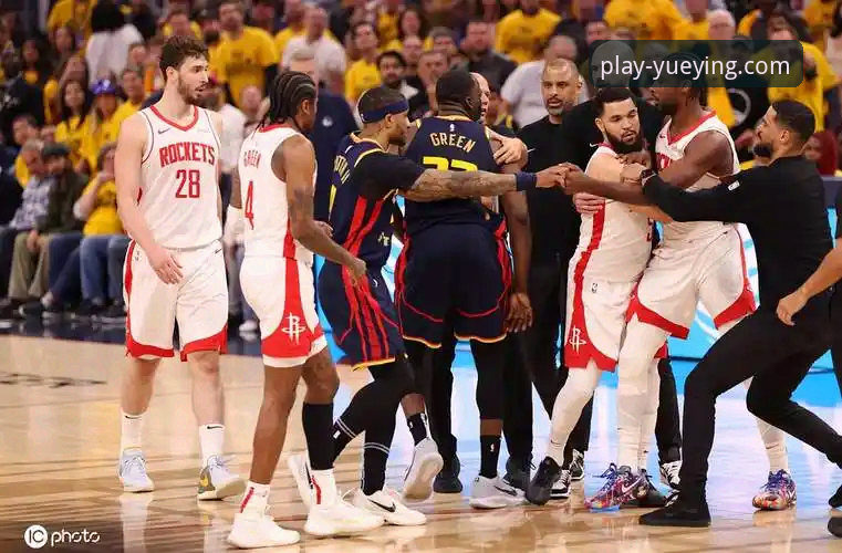 2026悦盈体育盈动未来 关键球处理与团队韧性:勇士险胜火箭的战术博弈